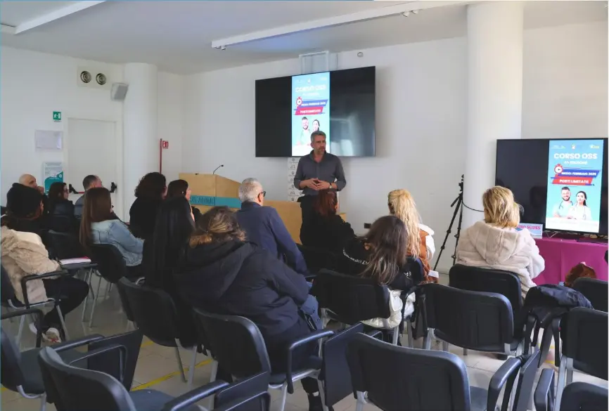 Lezione in aula del corso OSS Motus Animi
